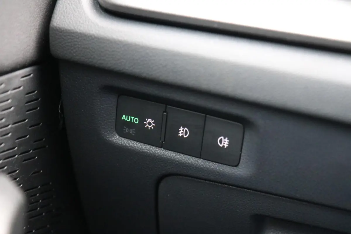 1.0 TSI 110pk Ambition | Navigatie | Smart Link | Parkeersensoren Achter