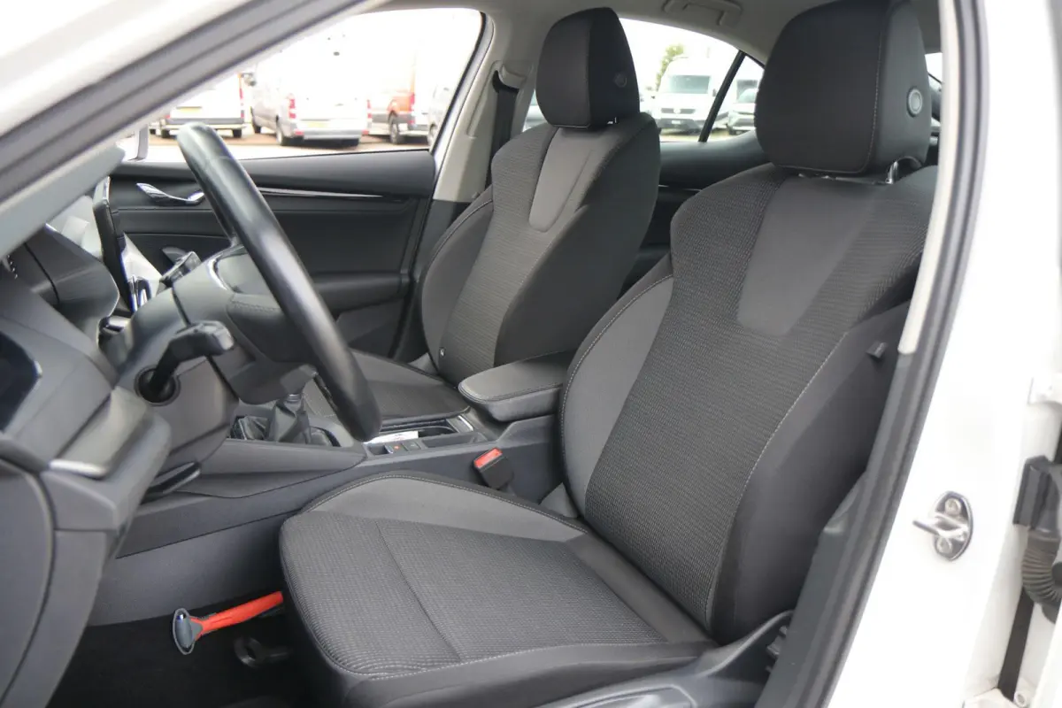 1.0 TSI 110pk Ambition | Navigatie | Smart Link | Parkeersensoren Achter