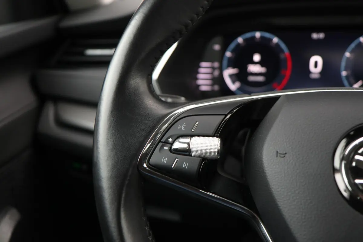 1.0 TSI 110pk Ambition | Navigatie | Smart Link | Parkeersensoren Achter