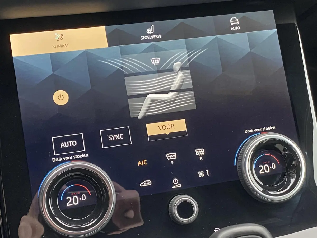 1.5 P300e AWD Autobiography / Automaat / NL-Auto / 1e-Eigenaar / 93,6% SOH / Dealer-Onderhouden / Vol-Leder / Alcantara-Dakhemel / Open-Panodak / Stuur- en Stoelverwarming / Stoelkoeling voo