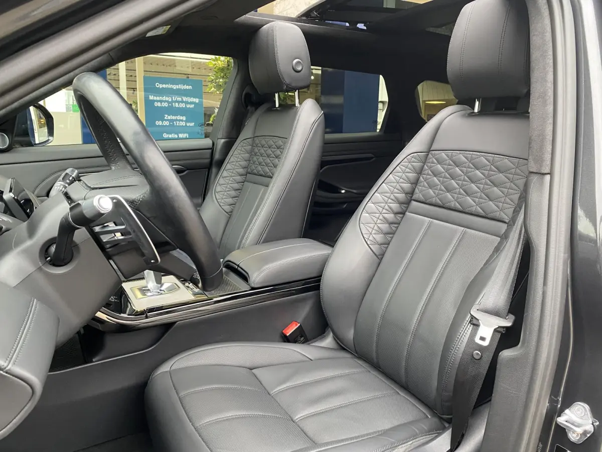 1.5 P300e AWD Autobiography / Automaat / NL-Auto / 1e-Eigenaar / 93,6% SOH / Dealer-Onderhouden / Vol-Leder / Alcantara-Dakhemel / Open-Panodak / Stuur- en Stoelverwarming / Stoelkoeling voo