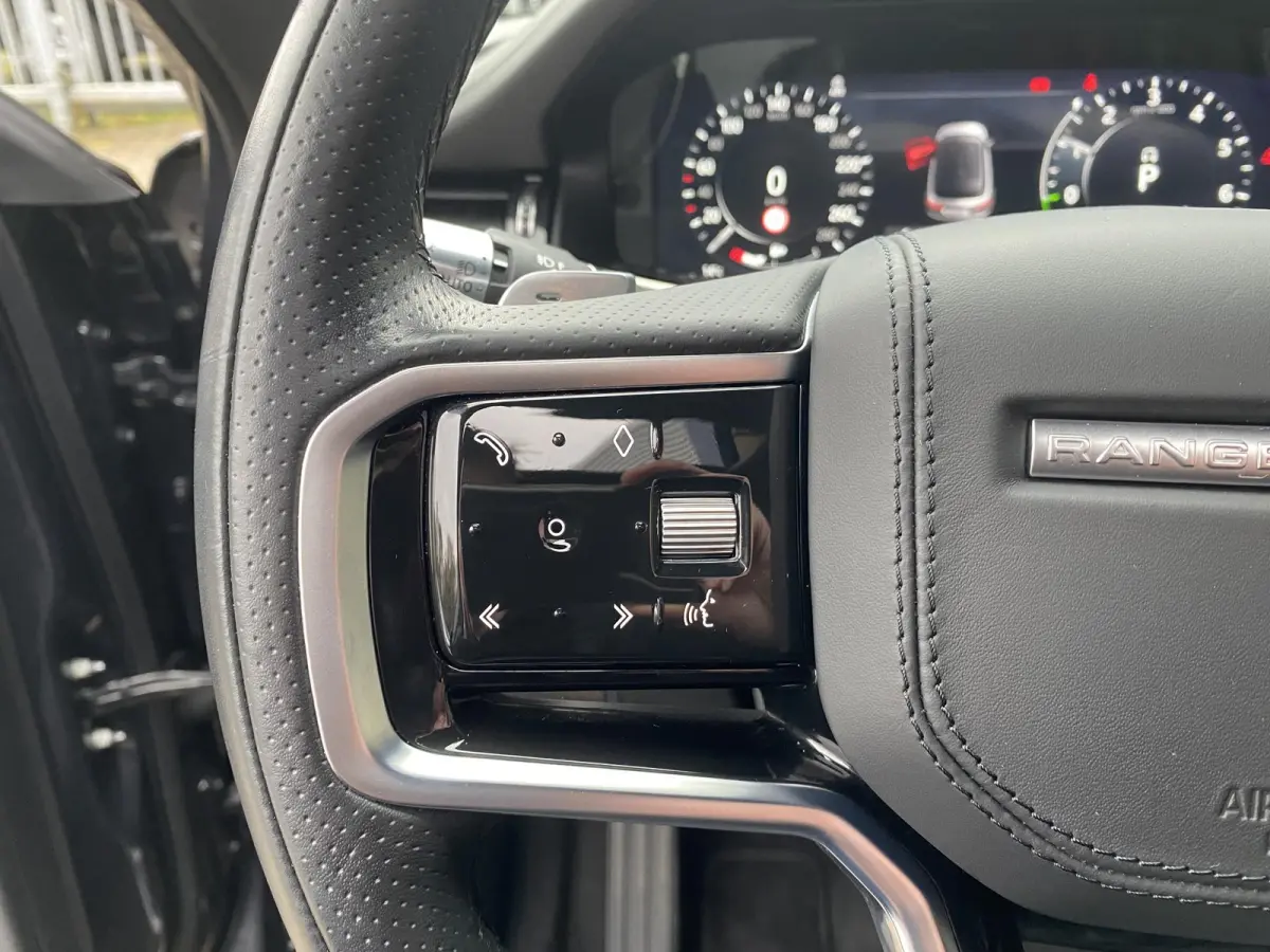 1.5 P300e AWD Autobiography / Automaat / NL-Auto / 1e-Eigenaar / 93,6% SOH / Dealer-Onderhouden / Vol-Leder / Alcantara-Dakhemel / Open-Panodak / Stuur- en Stoelverwarming / Stoelkoeling voo