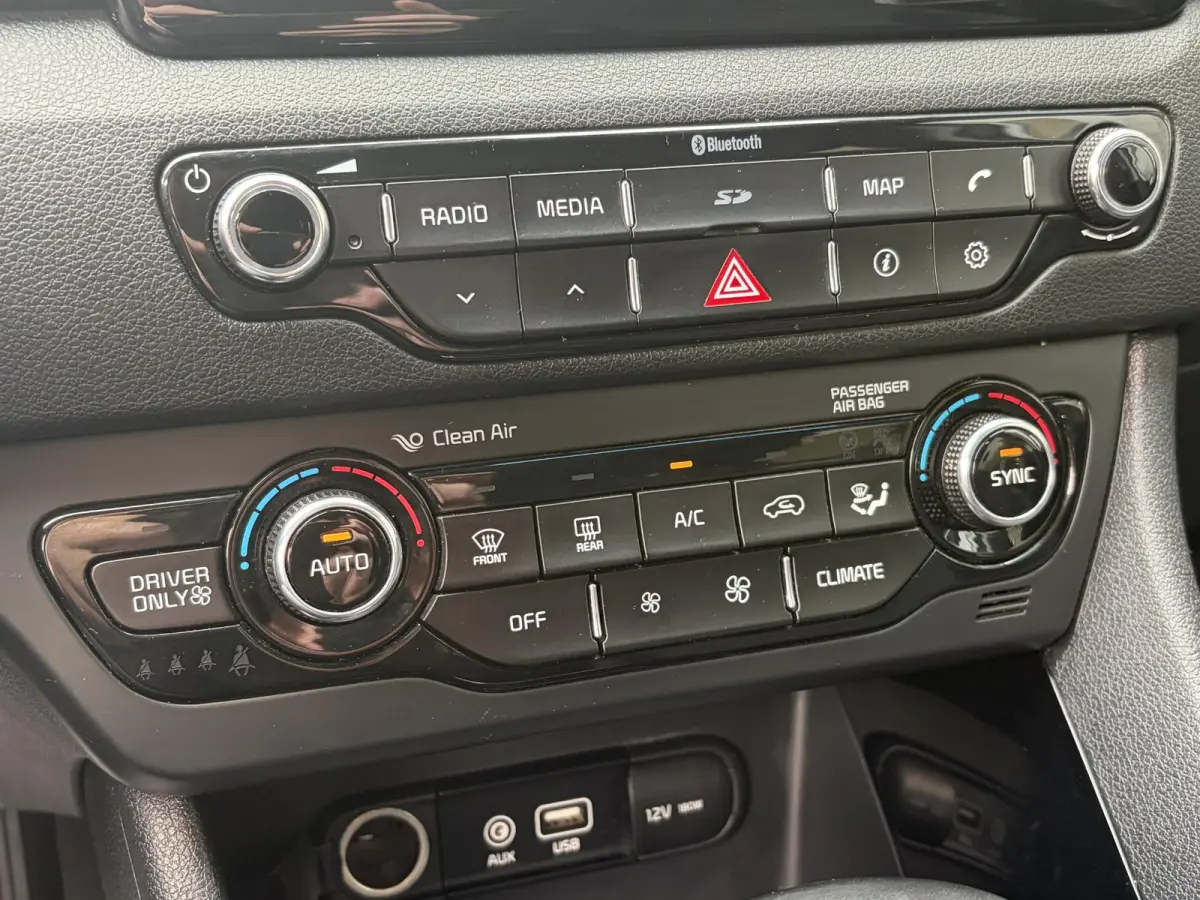 1.6 GDi Hybrid BusinessLine / Automaat / Stuur-/Stoelverwarming / Adaptieve Cruise-Control / Apple-Carplay & Android-Auto / Trekhaak / Climate-Control / Keyless / Radio-Bluetooth / Navi / Ca