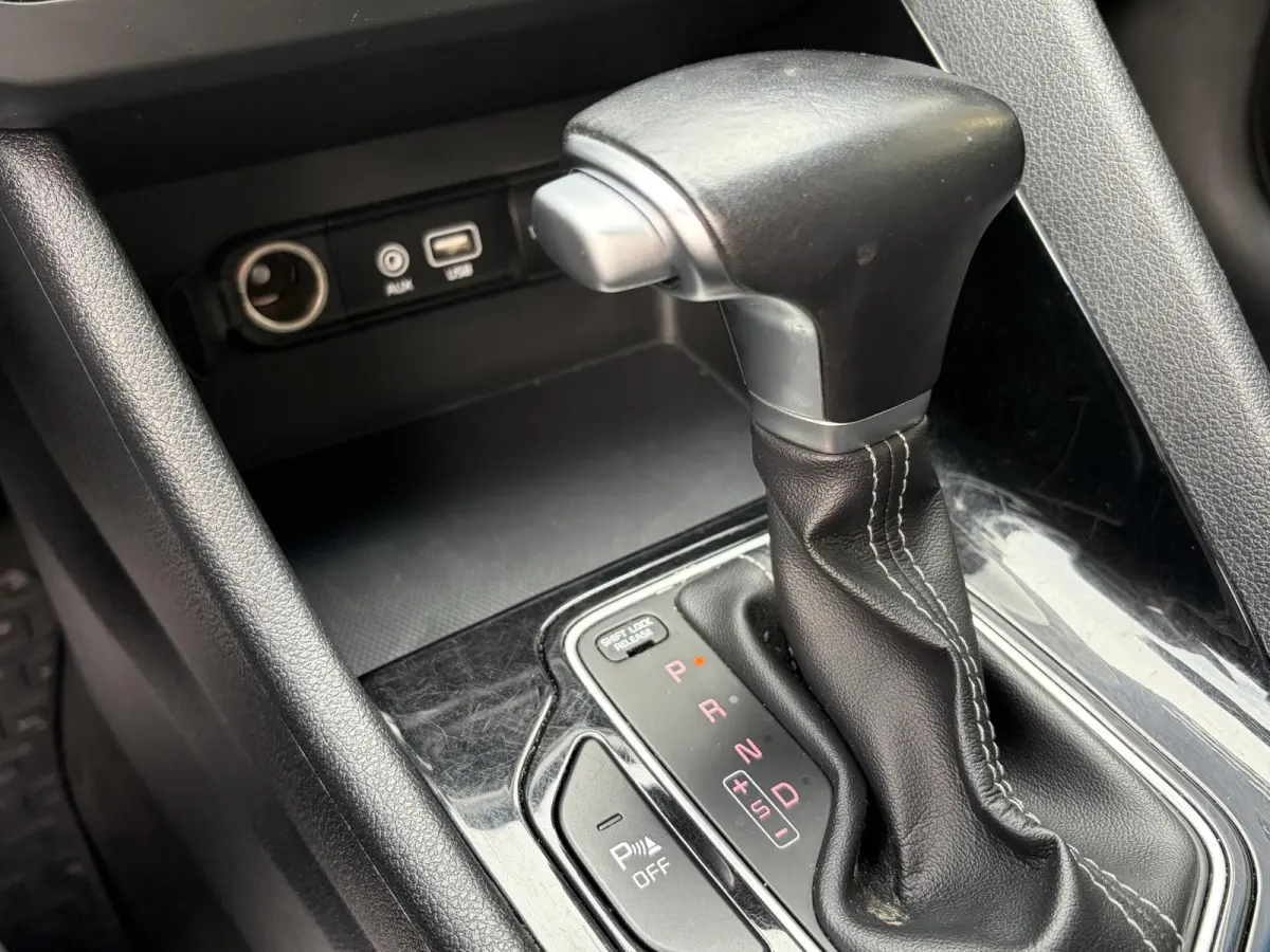 1.6 GDi Hybrid BusinessLine / Automaat / Stuur-/Stoelverwarming / Adaptieve Cruise-Control / Apple-Carplay & Android-Auto / Trekhaak / Climate-Control / Keyless / Radio-Bluetooth / Navi / Ca