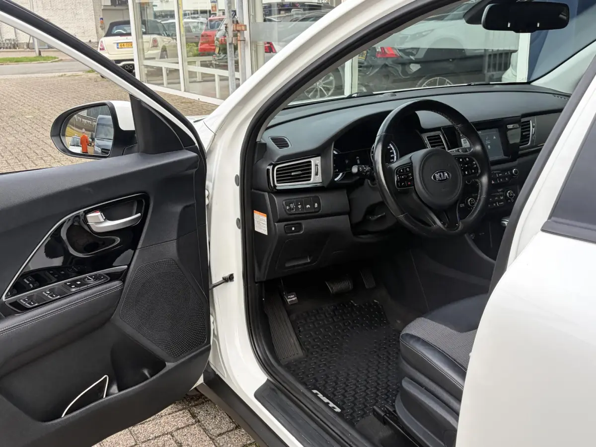 1.6 GDi Hybrid BusinessLine / Automaat / Stuur-/Stoelverwarming / Adaptieve Cruise-Control / Apple-Carplay & Android-Auto / Trekhaak / Climate-Control / Keyless / Radio-Bluetooth / Navi / Ca