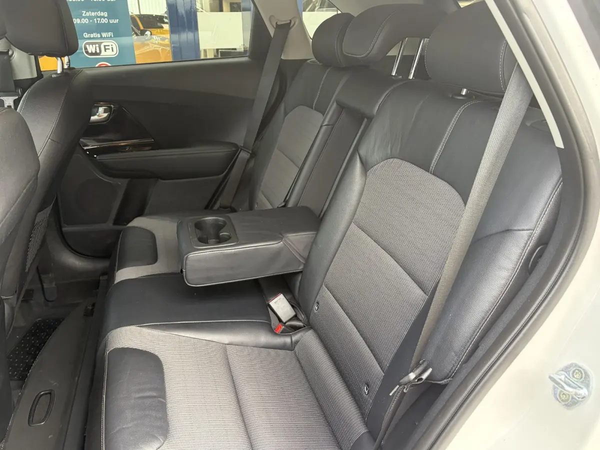 1.6 GDi Hybrid BusinessLine / Automaat / Stuur-/Stoelverwarming / Adaptieve Cruise-Control / Apple-Carplay & Android-Auto / Trekhaak / Climate-Control / Keyless / Radio-Bluetooth / Navi / Ca