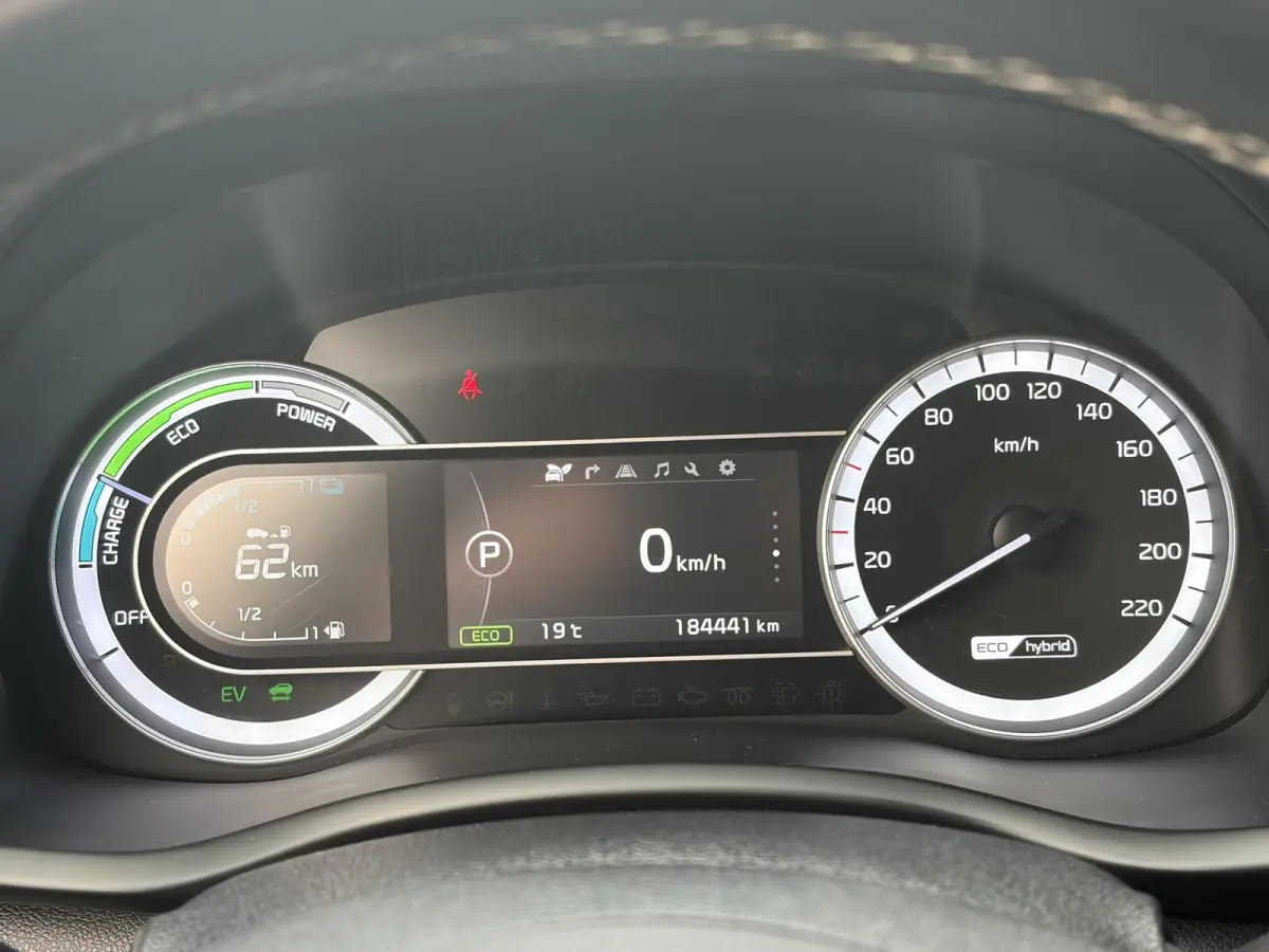 1.6 GDi Hybrid BusinessLine / Automaat / Stuur-/Stoelverwarming / Adaptieve Cruise-Control / Apple-Carplay & Android-Auto / Trekhaak / Climate-Control / Keyless / Radio-Bluetooth / Navi / Ca