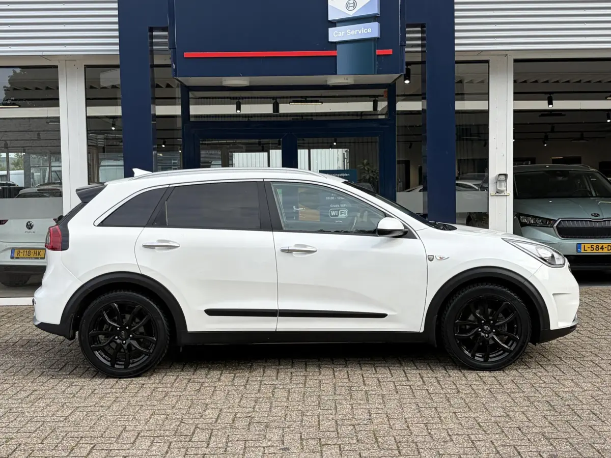 1.6 GDi Hybrid BusinessLine / Automaat / Stuur-/Stoelverwarming / Adaptieve Cruise-Control / Apple-Carplay & Android-Auto / Trekhaak / Climate-Control / Keyless / Radio-Bluetooth / Navi / Ca