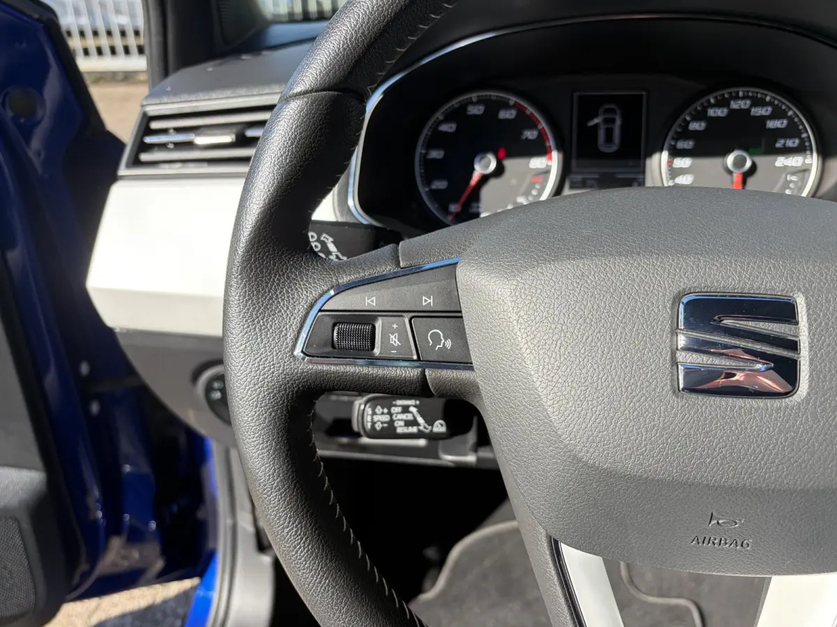 1.0 TSI Xcellence Business Intense / Automaat / NL-Auto / 76.000 KM / Adaptieve Cruise-Control / Apple-Carplay & Android-Auto / Draadloze-Telefoonlader / Keyless / Climate-Control / PDC met 