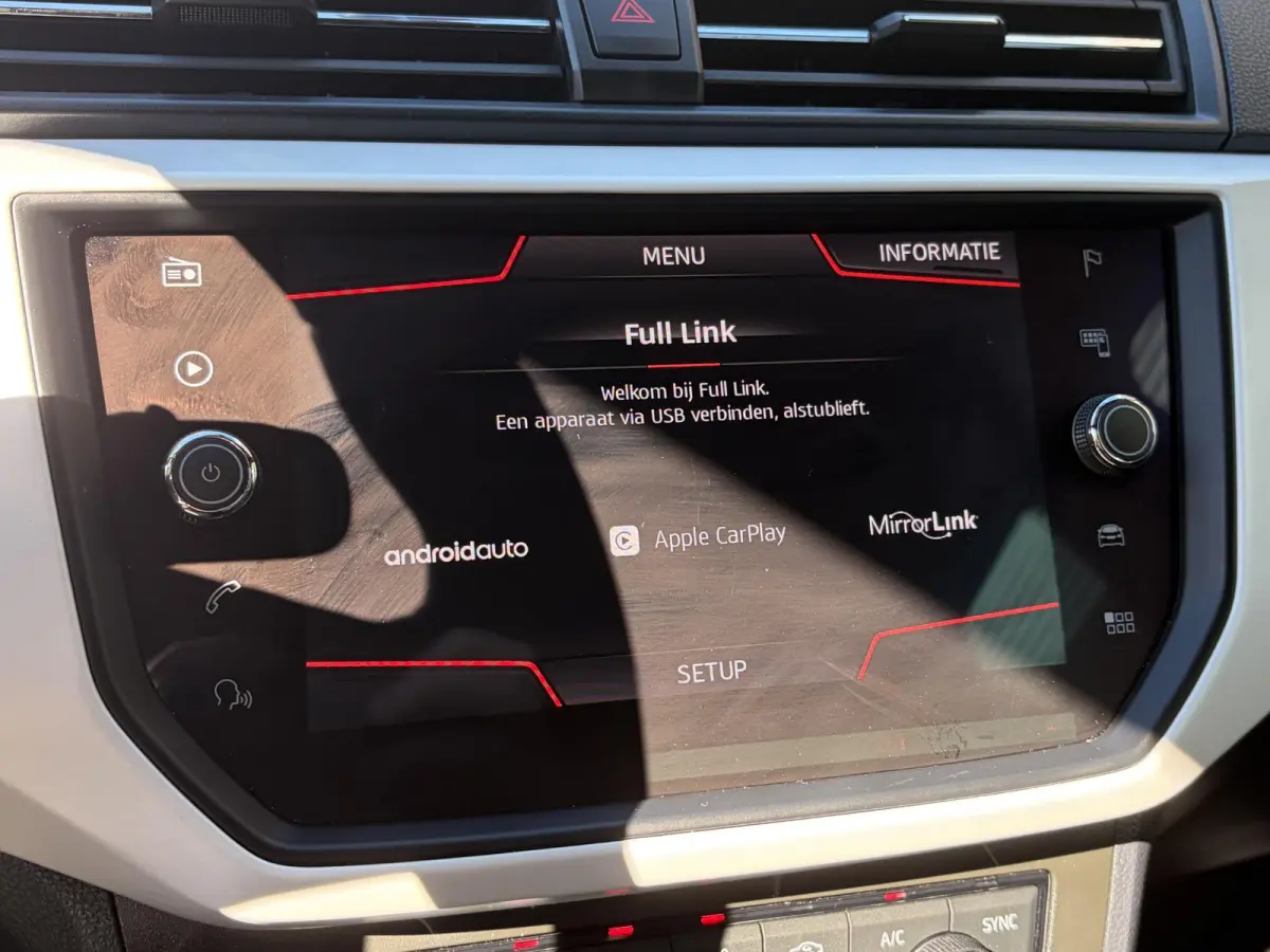 1.0 TSI Xcellence Business Intense / Automaat / NL-Auto / 76.000 KM / Adaptieve Cruise-Control / Apple-Carplay & Android-Auto / Draadloze-Telefoonlader / Keyless / Climate-Control / PDC met 