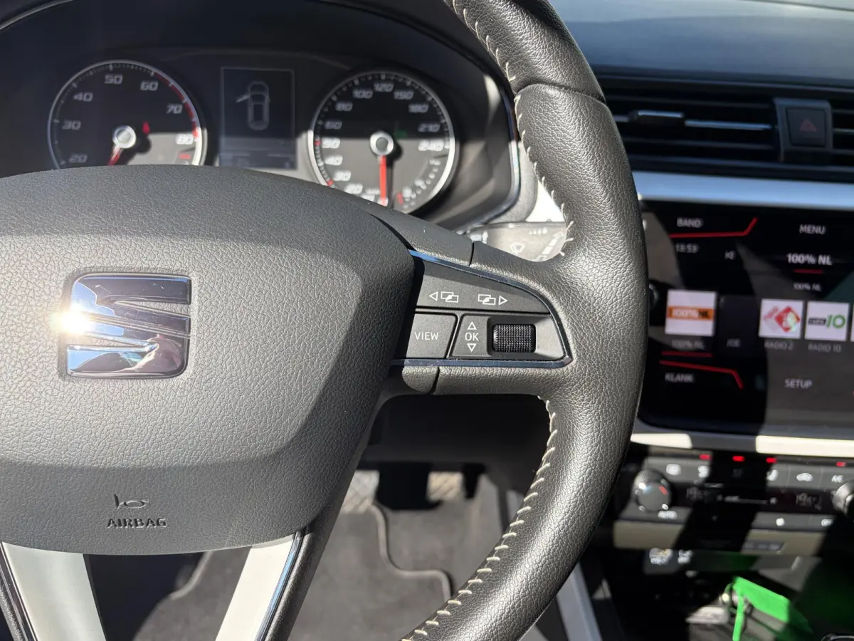 1.0 TSI Xcellence Business Intense / Automaat / NL-Auto / 76.000 KM / Adaptieve Cruise-Control / Apple-Carplay & Android-Auto / Draadloze-Telefoonlader / Keyless / Climate-Control / PDC met 