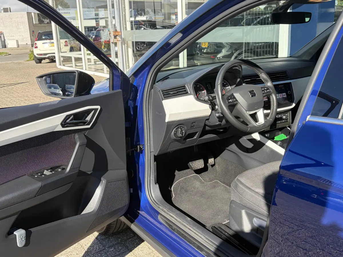 1.0 TSI Xcellence Business Intense / Automaat / NL-Auto / 76.000 KM / Adaptieve Cruise-Control / Apple-Carplay & Android-Auto / Draadloze-Telefoonlader / Keyless / Climate-Control / PDC met 