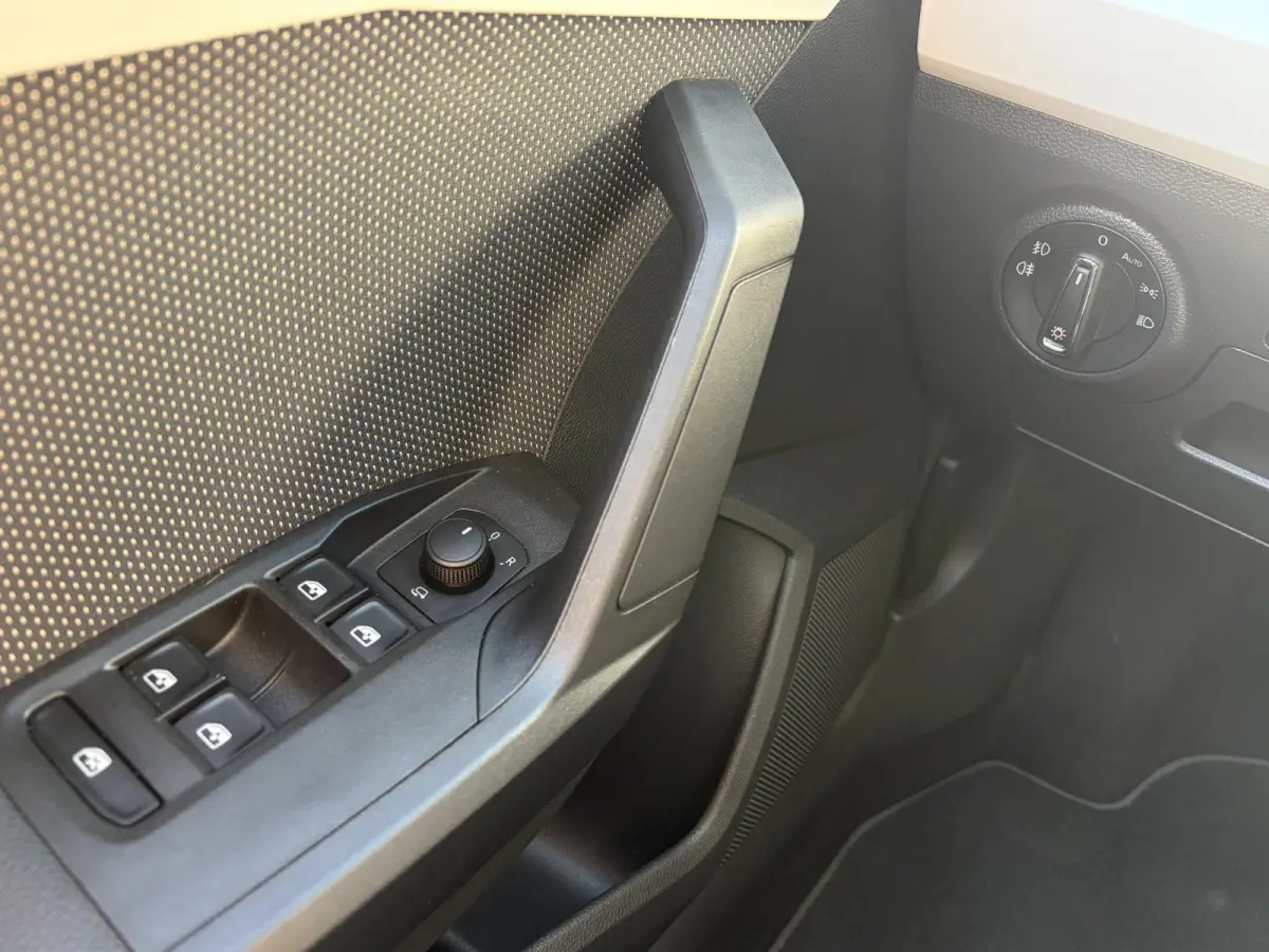 1.0 TSI Xcellence Business Intense / Automaat / NL-Auto / 76.000 KM / Adaptieve Cruise-Control / Apple-Carplay & Android-Auto / Draadloze-Telefoonlader / Keyless / Climate-Control / PDC met 
