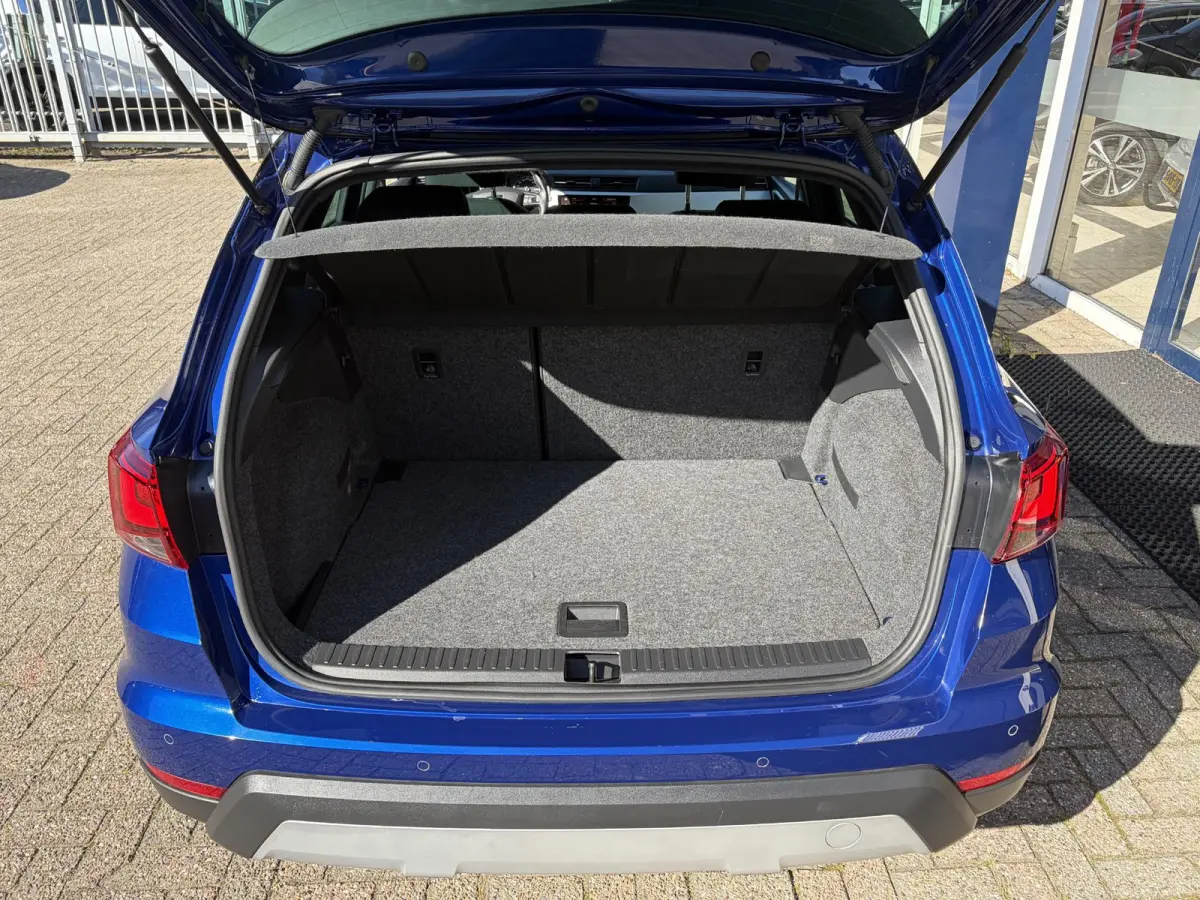 1.0 TSI Xcellence Business Intense / Automaat / NL-Auto / 76.000 KM / Adaptieve Cruise-Control / Apple-Carplay & Android-Auto / Draadloze-Telefoonlader / Keyless / Climate-Control / PDC met 