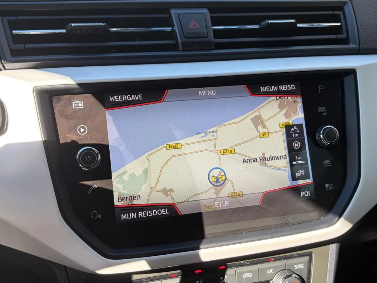 1.0 TSI Xcellence Business Intense / Automaat / NL-Auto / 76.000 KM / Adaptieve Cruise-Control / Apple-Carplay & Android-Auto / Draadloze-Telefoonlader / Keyless / Climate-Control / PDC met 
