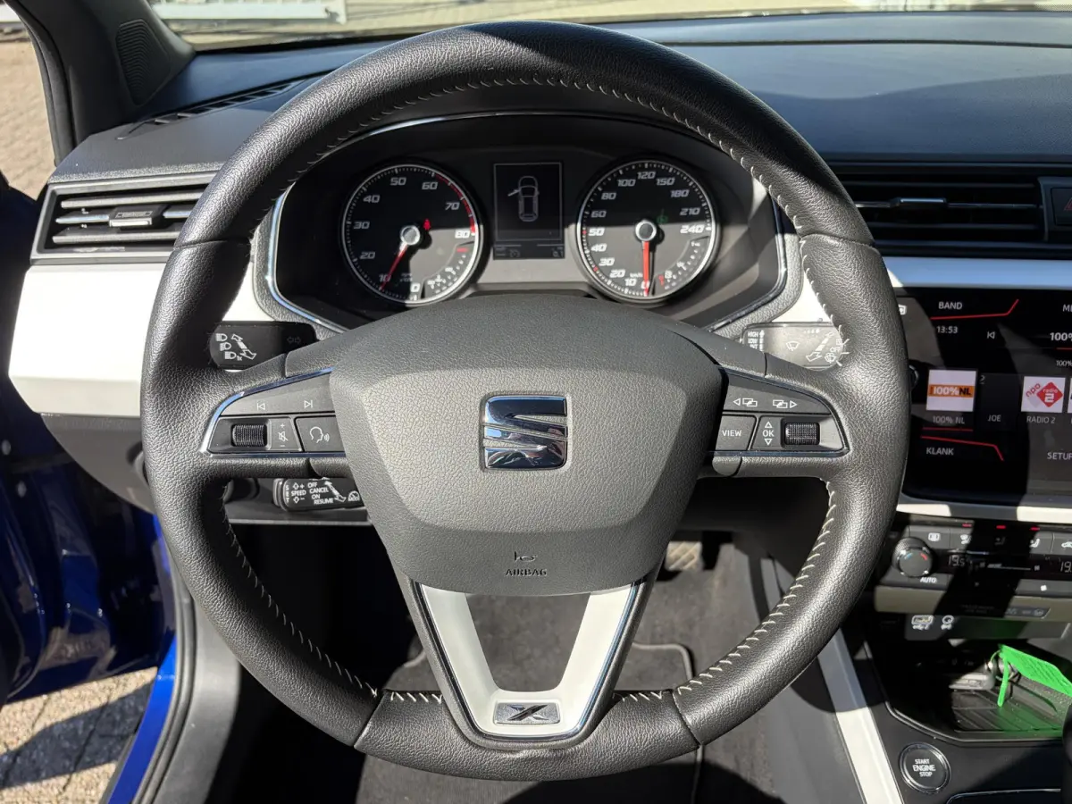 1.0 TSI Xcellence Business Intense / Automaat / NL-Auto / 76.000 KM / Adaptieve Cruise-Control / Apple-Carplay & Android-Auto / Draadloze-Telefoonlader / Keyless / Climate-Control / PDC met 