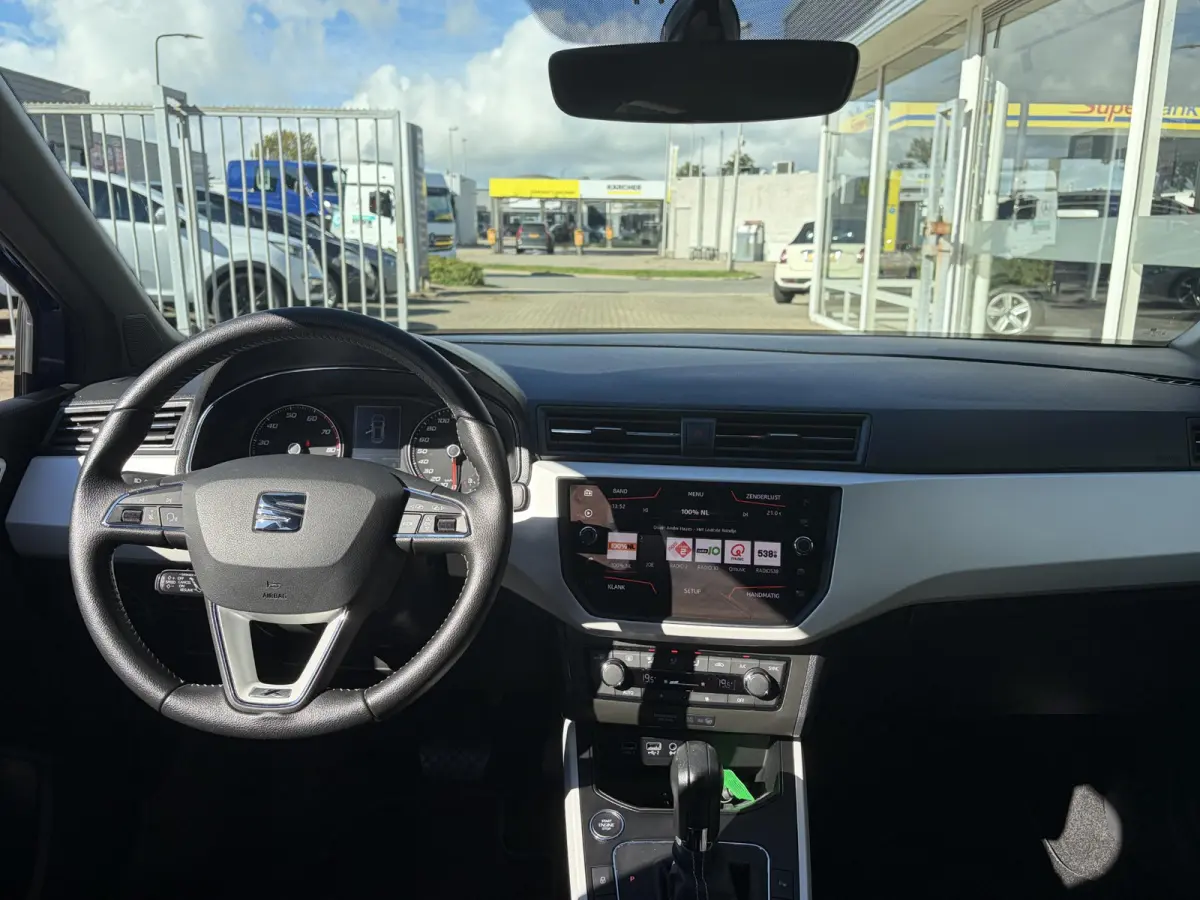 1.0 TSI Xcellence Business Intense / Automaat / NL-Auto / 76.000 KM / Adaptieve Cruise-Control / Apple-Carplay & Android-Auto / Draadloze-Telefoonlader / Keyless / Climate-Control / PDC met 