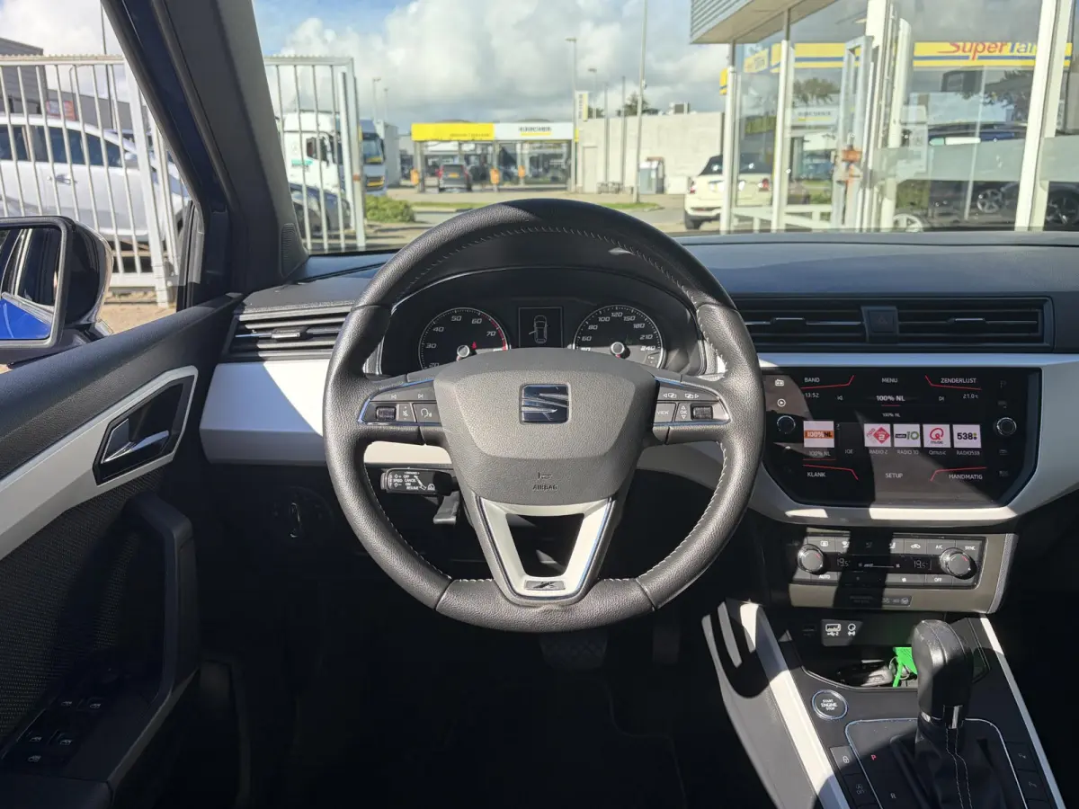 1.0 TSI Xcellence Business Intense / Automaat / NL-Auto / 76.000 KM / Adaptieve Cruise-Control / Apple-Carplay & Android-Auto / Draadloze-Telefoonlader / Keyless / Climate-Control / PDC met 