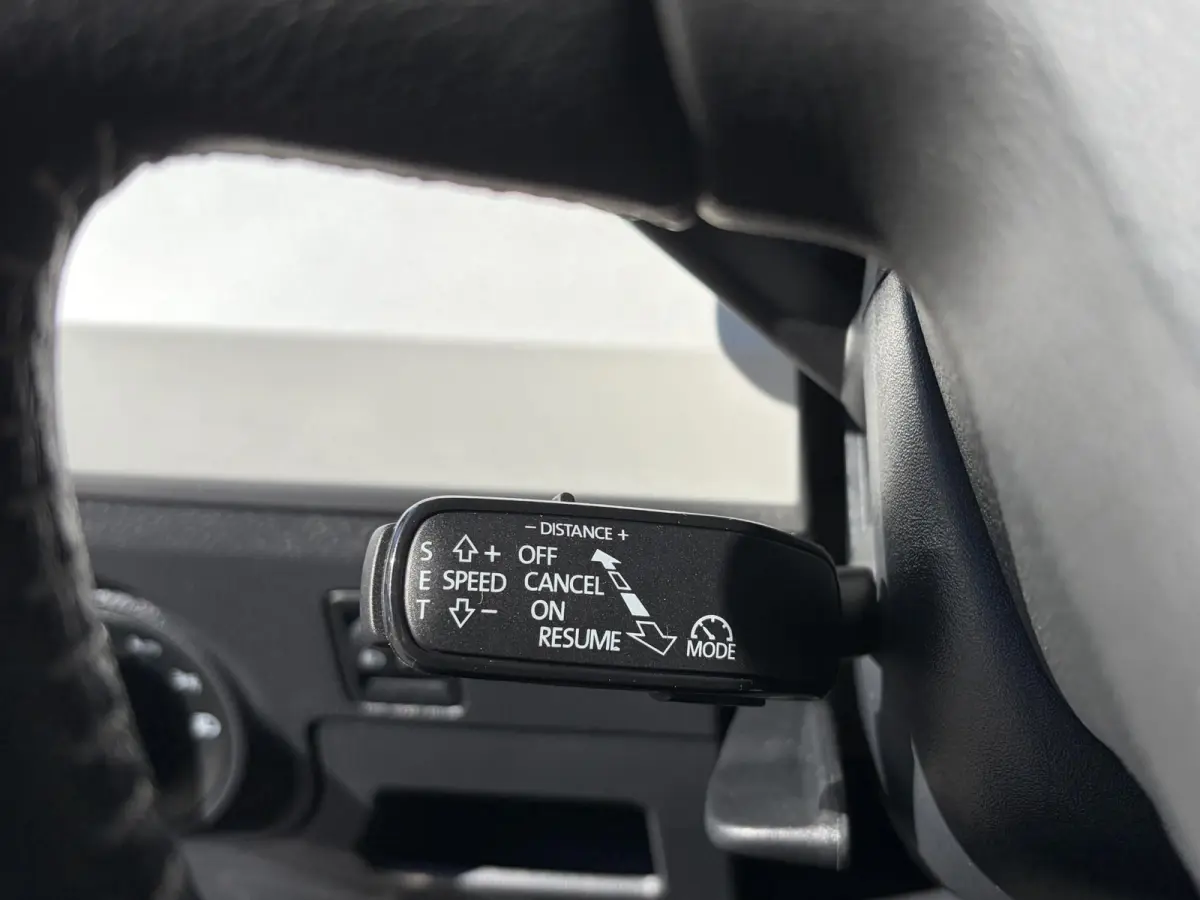 1.0 TSI Xcellence Business Intense / Automaat / NL-Auto / 76.000 KM / Adaptieve Cruise-Control / Apple-Carplay & Android-Auto / Draadloze-Telefoonlader / Keyless / Climate-Control / PDC met 