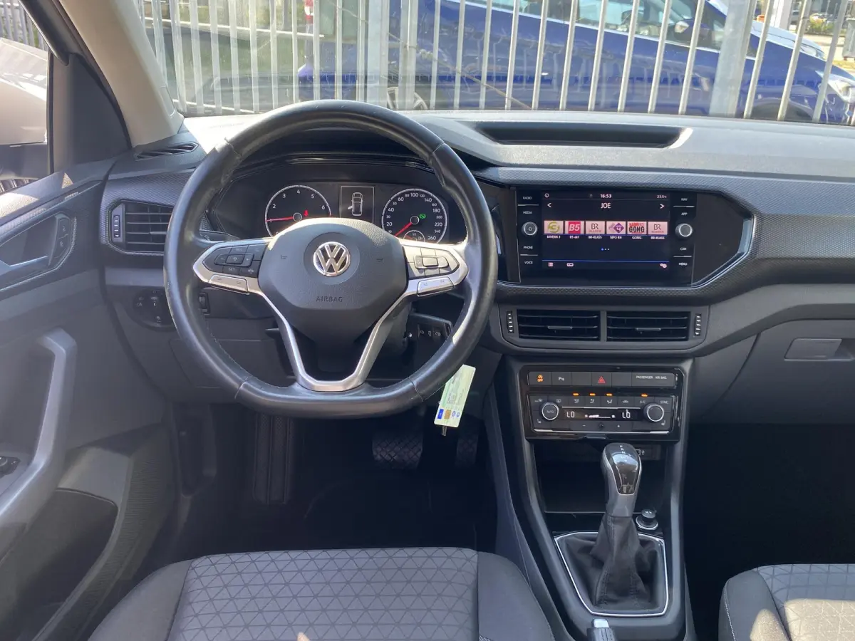 1.0 TSI Life / Automaat / 74.000 Km / Radio-Bluetooth / Navi / Stoelverwarming / adaptieve Cruise-Control / Climate-Control / Lane-Assist / Getint Glas / ELKTR-Pakket / PDC V+A / LMV 16'' / 