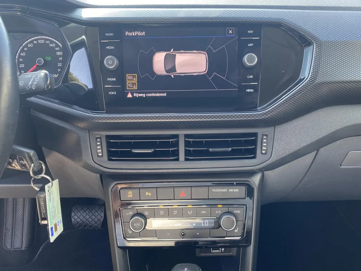 1.0 TSI Life / Automaat / 74.000 Km / Radio-Bluetooth / Navi / Stoelverwarming / adaptieve Cruise-Control / Climate-Control / Lane-Assist / Getint Glas / ELKTR-Pakket / PDC V+A / LMV 16'' / 