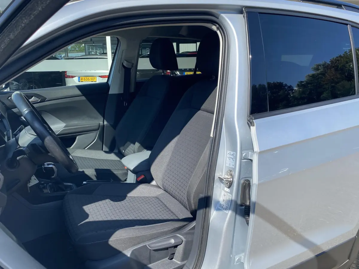 1.0 TSI Life / Automaat / 74.000 Km / Radio-Bluetooth / Navi / Stoelverwarming / adaptieve Cruise-Control / Climate-Control / Lane-Assist / Getint Glas / ELKTR-Pakket / PDC V+A / LMV 16'' / 