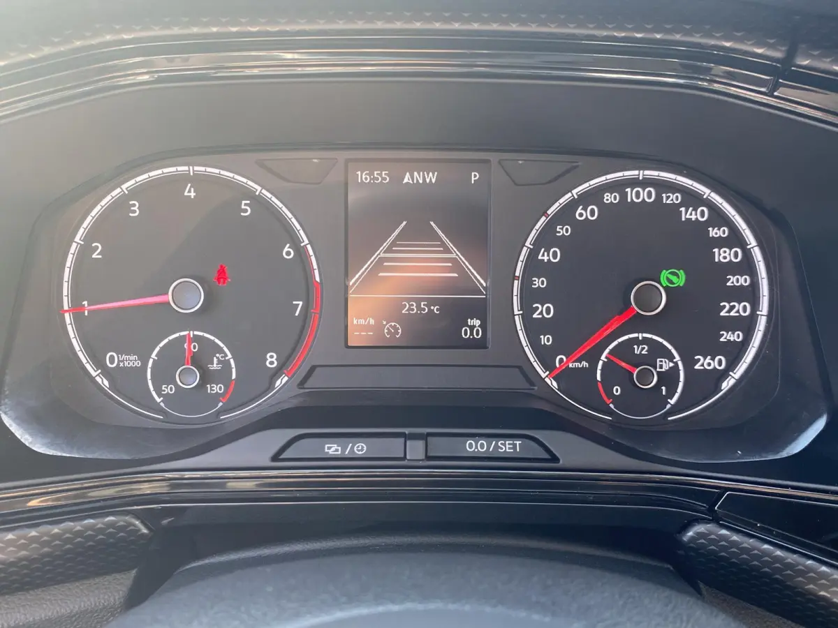 1.0 TSI Life / Automaat / 74.000 Km / Radio-Bluetooth / Navi / Stoelverwarming / adaptieve Cruise-Control / Climate-Control / Lane-Assist / Getint Glas / ELKTR-Pakket / PDC V+A / LMV 16'' / 