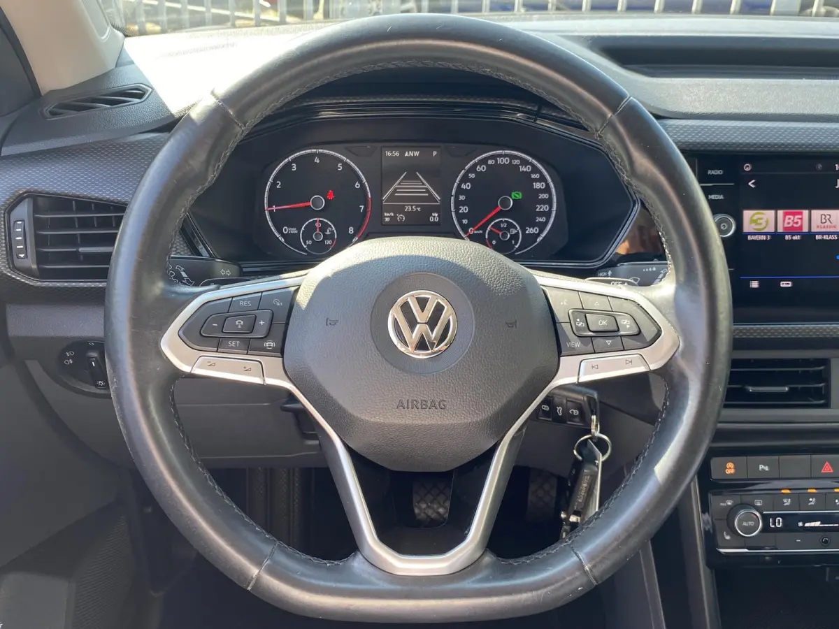 1.0 TSI Life / Automaat / 74.000 Km / Radio-Bluetooth / Navi / Stoelverwarming / adaptieve Cruise-Control / Climate-Control / Lane-Assist / Getint Glas / ELKTR-Pakket / PDC V+A / LMV 16'' / 