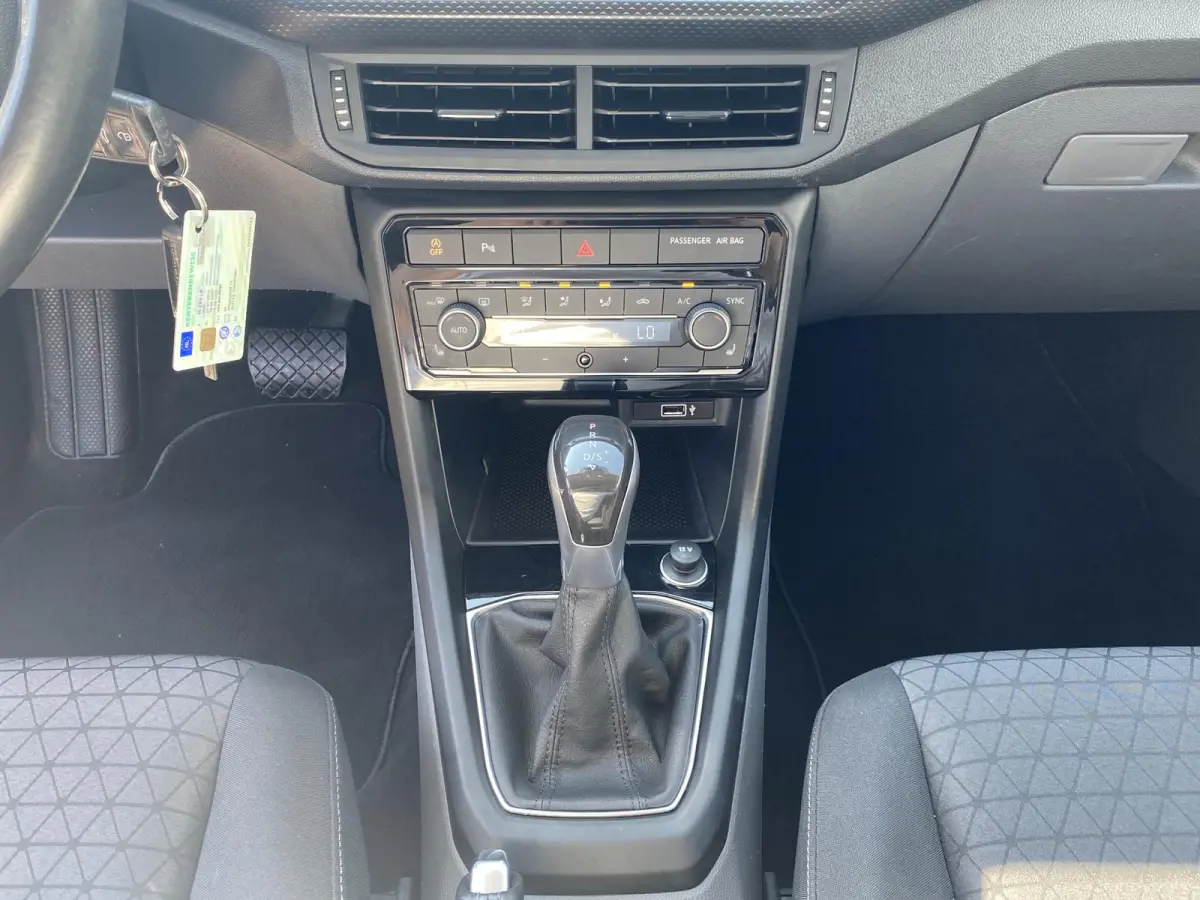 1.0 TSI Life / Automaat / 74.000 Km / Radio-Bluetooth / Navi / Stoelverwarming / adaptieve Cruise-Control / Climate-Control / Lane-Assist / Getint Glas / ELKTR-Pakket / PDC V+A / LMV 16'' / 