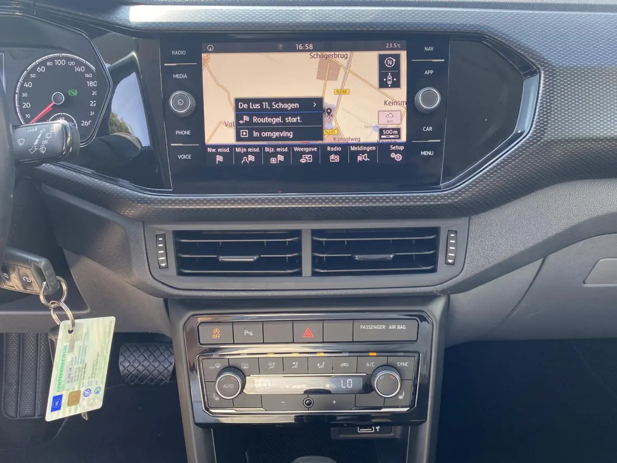 1.0 TSI Life / Automaat / 74.000 Km / Radio-Bluetooth / Navi / Stoelverwarming / adaptieve Cruise-Control / Climate-Control / Lane-Assist / Getint Glas / ELKTR-Pakket / PDC V+A / LMV 16'' / 