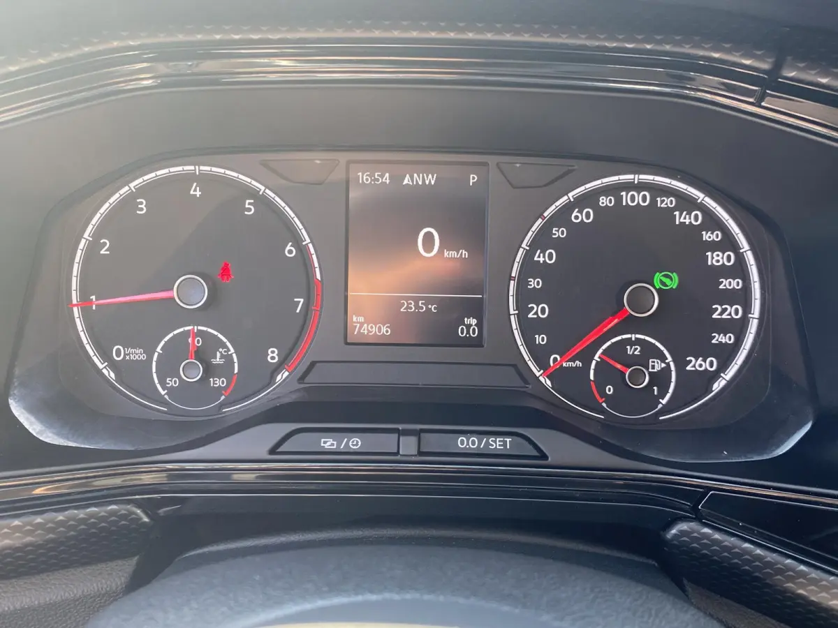 1.0 TSI Life / Automaat / 74.000 Km / Radio-Bluetooth / Navi / Stoelverwarming / adaptieve Cruise-Control / Climate-Control / Lane-Assist / Getint Glas / ELKTR-Pakket / PDC V+A / LMV 16'' / 