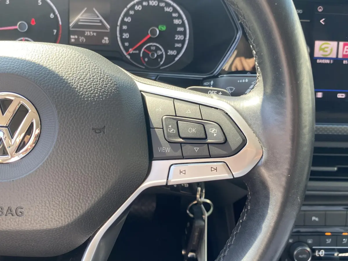 1.0 TSI Life / Automaat / 74.000 Km / Radio-Bluetooth / Navi / Stoelverwarming / adaptieve Cruise-Control / Climate-Control / Lane-Assist / Getint Glas / ELKTR-Pakket / PDC V+A / LMV 16'' / 