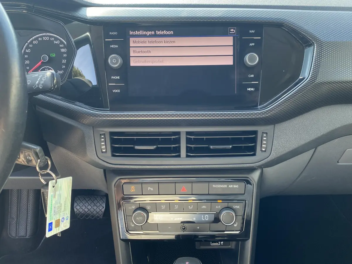 1.0 TSI Life / Automaat / 74.000 Km / Radio-Bluetooth / Navi / Stoelverwarming / adaptieve Cruise-Control / Climate-Control / Lane-Assist / Getint Glas / ELKTR-Pakket / PDC V+A / LMV 16'' / 
