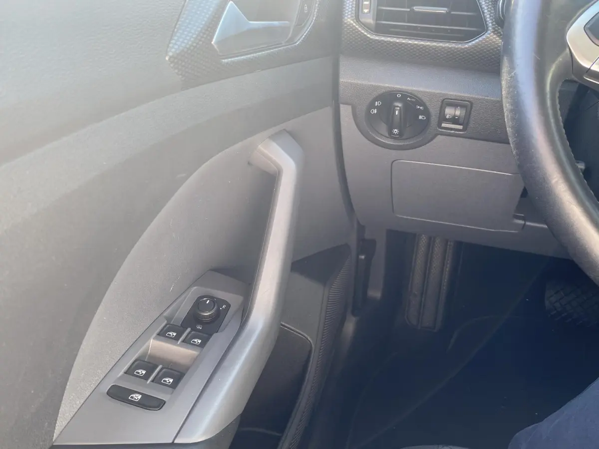 1.0 TSI Life / Automaat / 74.000 Km / Radio-Bluetooth / Navi / Stoelverwarming / adaptieve Cruise-Control / Climate-Control / Lane-Assist / Getint Glas / ELKTR-Pakket / PDC V+A / LMV 16'' / 