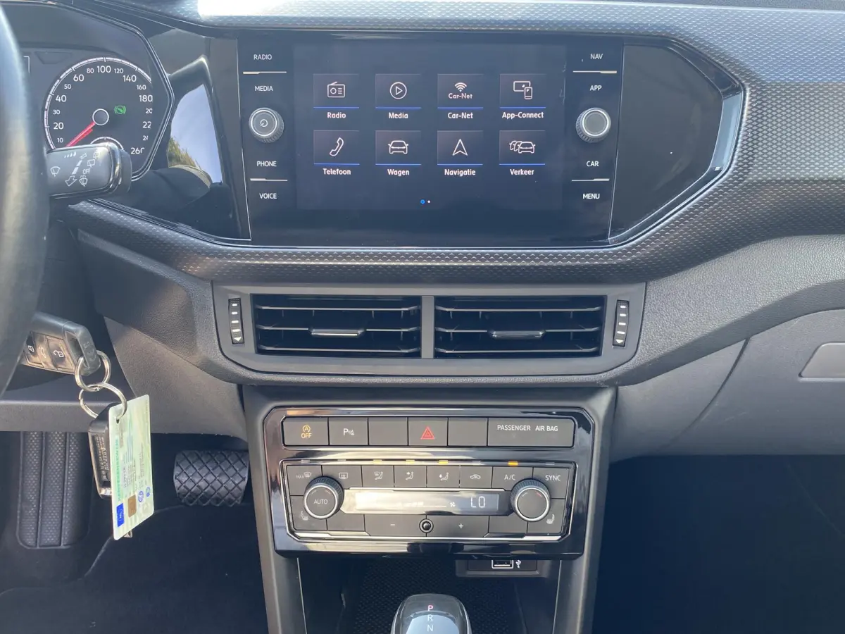 1.0 TSI Life / Automaat / 74.000 Km / Radio-Bluetooth / Navi / Stoelverwarming / adaptieve Cruise-Control / Climate-Control / Lane-Assist / Getint Glas / ELKTR-Pakket / PDC V+A / LMV 16'' / 