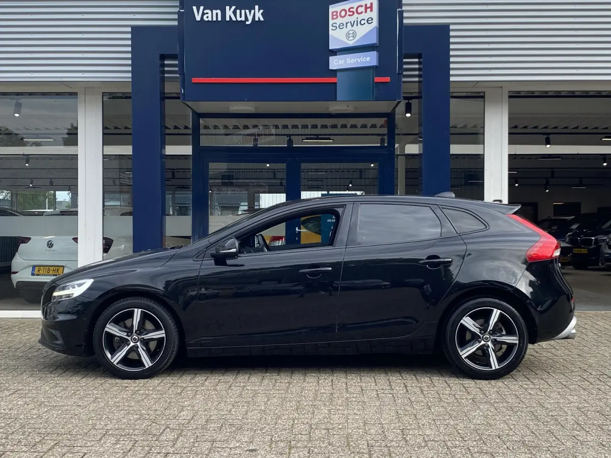 2.0 T4 Business Sport / NL-Auto / Vol-Leder / Panodak / Stoelverwarming / Cruise-Control / Climate-Control / Keyless / LED / Radio-Bluetooth / Navi / PDC met Camera / 17'' LMV / ENZ.