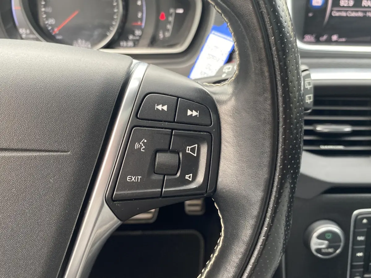 2.0 T4 Business Sport / NL-Auto / Vol-Leder / Panodak / Stoelverwarming / Cruise-Control / Climate-Control / Keyless / LED / Radio-Bluetooth / Navi / PDC met Camera / 17'' LMV / ENZ.