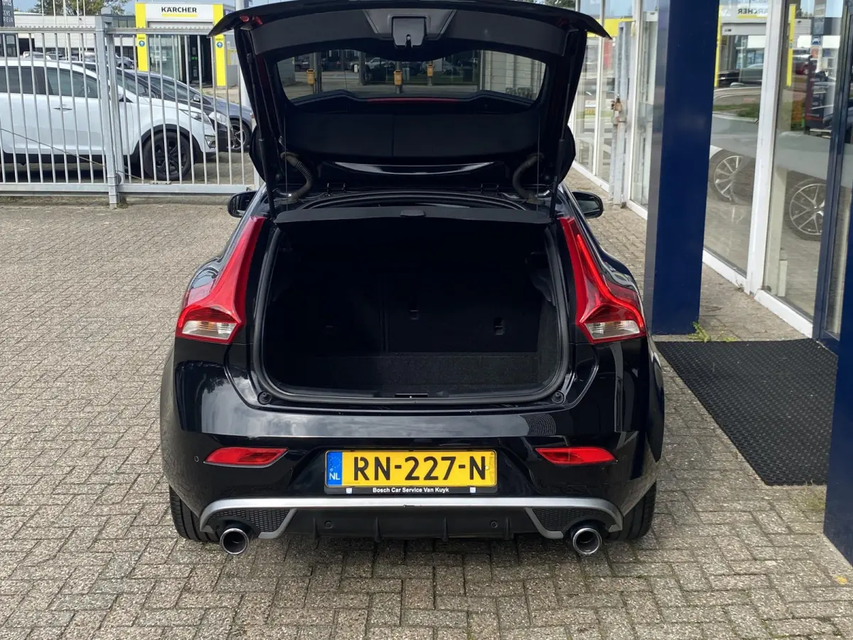 2.0 T4 Business Sport / NL-Auto / Vol-Leder / Panodak / Stoelverwarming / Cruise-Control / Climate-Control / Keyless / LED / Radio-Bluetooth / Navi / PDC met Camera / 17'' LMV / ENZ.