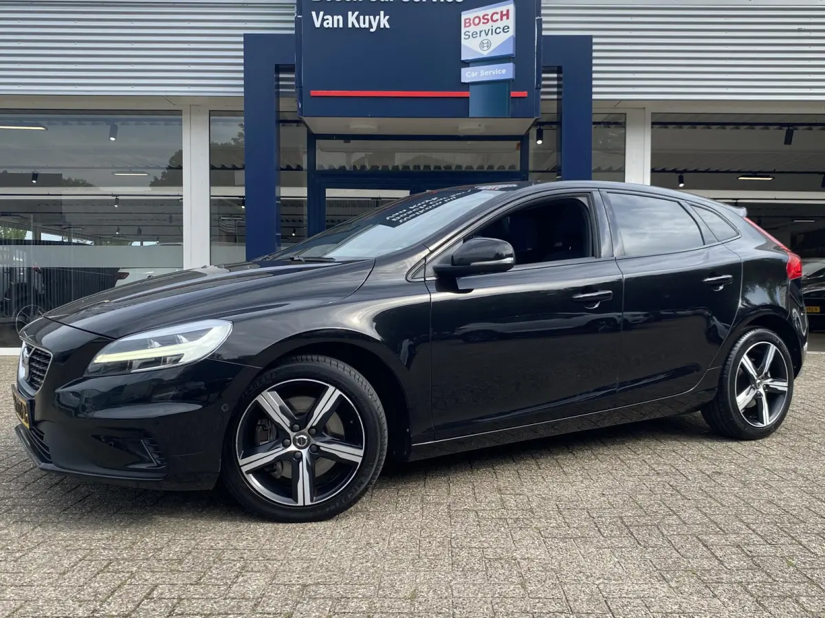 2.0 T4 Business Sport / NL-Auto / Vol-Leder / Panodak / Stoelverwarming / Cruise-Control / Climate-Control / Keyless / LED / Radio-Bluetooth / Navi / PDC met Camera / 17'' LMV / ENZ.