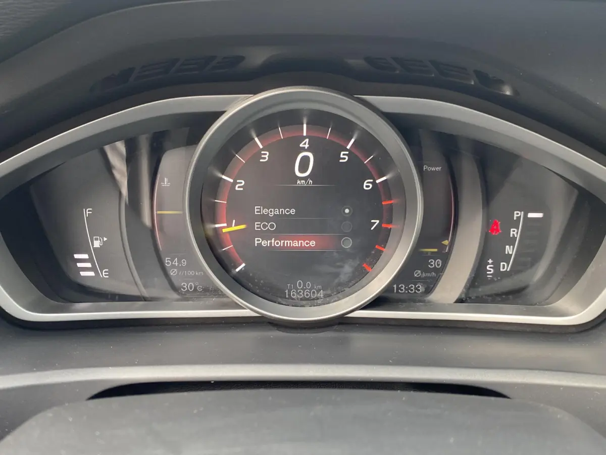 2.0 T4 Business Sport / NL-Auto / Vol-Leder / Panodak / Stoelverwarming / Cruise-Control / Climate-Control / Keyless / LED / Radio-Bluetooth / Navi / PDC met Camera / 17'' LMV / ENZ.