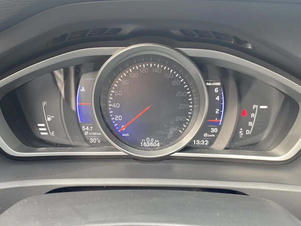 2.0 T4 Business Sport / NL-Auto / Vol-Leder / Panodak / Stoelverwarming / Cruise-Control / Climate-Control / Keyless / LED / Radio-Bluetooth / Navi / PDC met Camera / 17'' LMV / ENZ.
