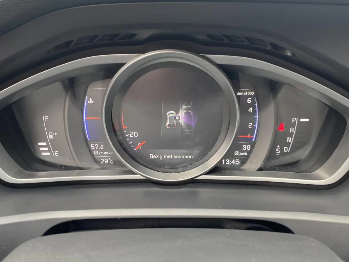 2.0 T4 Business Sport / NL-Auto / Vol-Leder / Panodak / Stoelverwarming / Cruise-Control / Climate-Control / Keyless / LED / Radio-Bluetooth / Navi / PDC met Camera / 17'' LMV / ENZ.