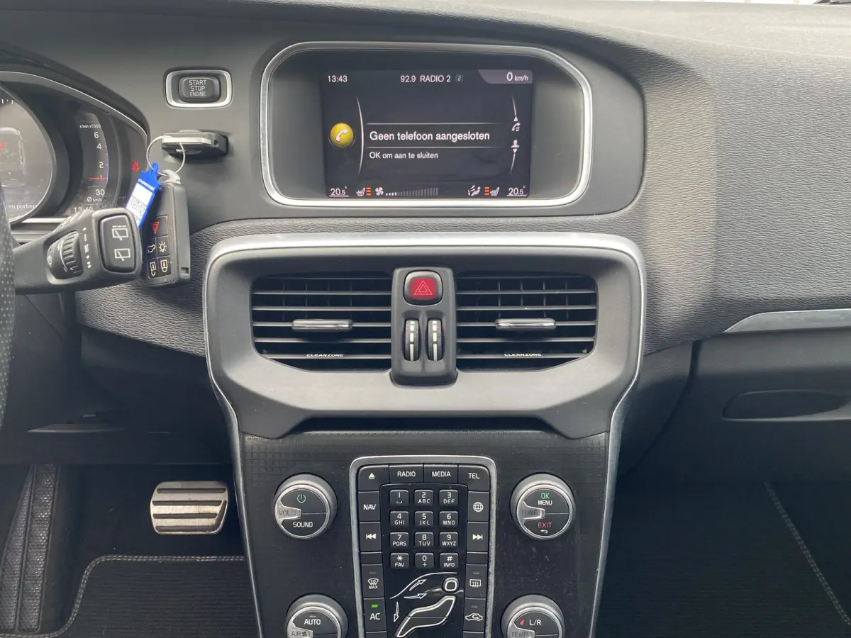 2.0 T4 Business Sport / NL-Auto / Vol-Leder / Panodak / Stoelverwarming / Cruise-Control / Climate-Control / Keyless / LED / Radio-Bluetooth / Navi / PDC met Camera / 17'' LMV / ENZ.