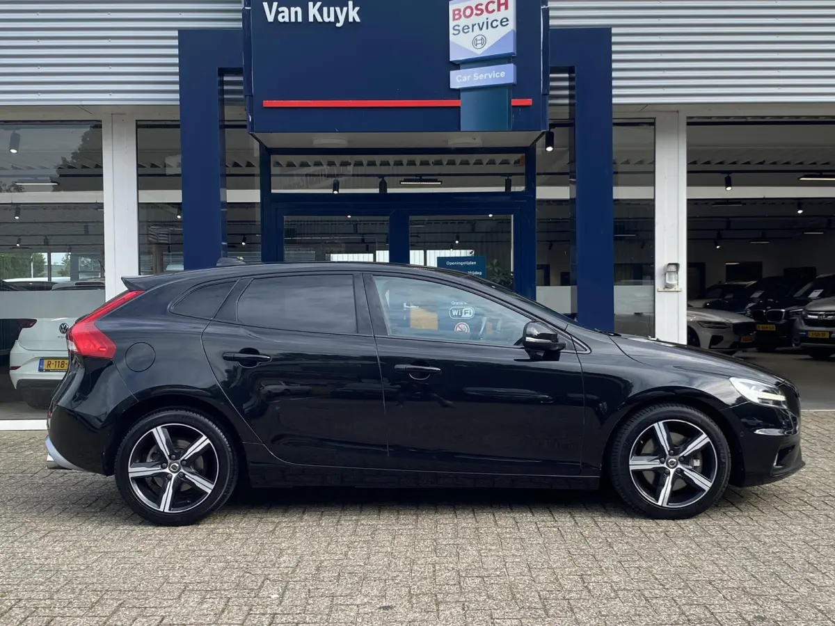 2.0 T4 Business Sport / NL-Auto / Vol-Leder / Panodak / Stoelverwarming / Cruise-Control / Climate-Control / Keyless / LED / Radio-Bluetooth / Navi / PDC met Camera / 17'' LMV / ENZ.