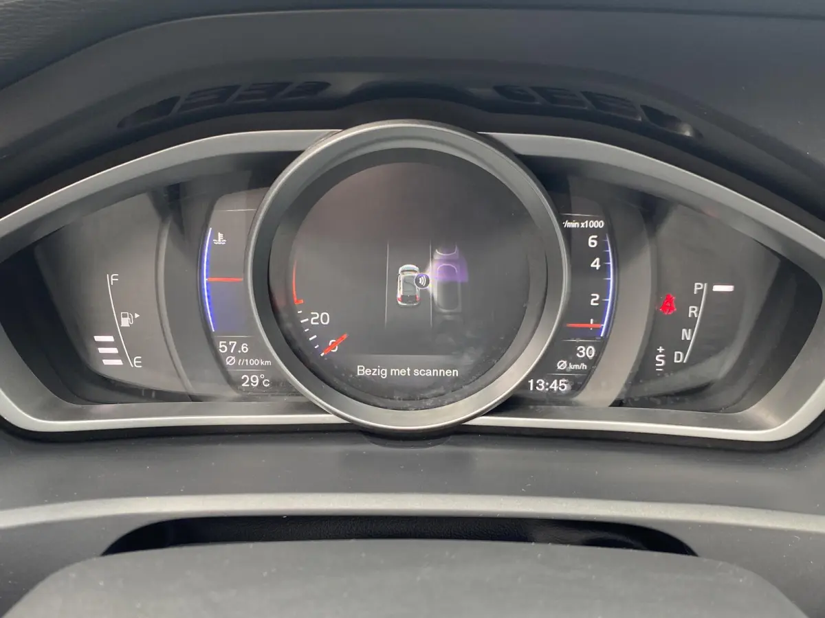2.0 T4 Business Sport / NL-Auto / Vol-Leder / Panodak / Stoelverwarming / Cruise-Control / Climate-Control / Keyless / LED / Radio-Bluetooth / Navi / PDC met Camera / 17'' LMV / ENZ.