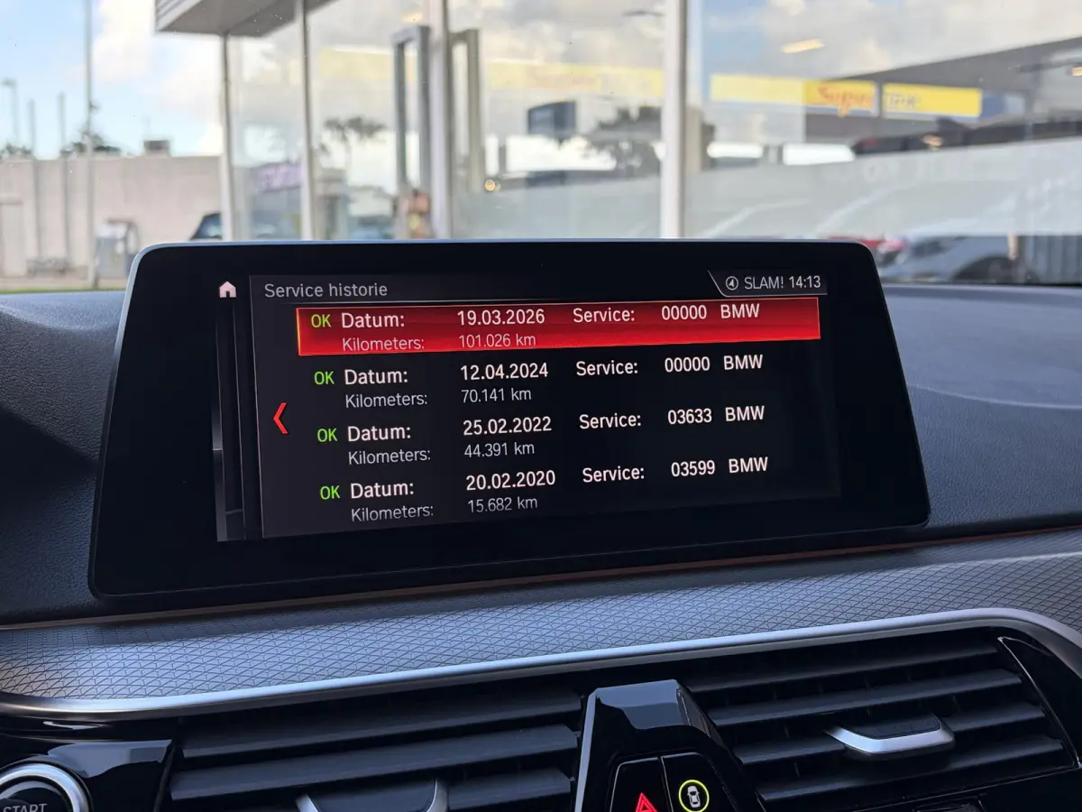520i High Executive / M-Sport Pakket / Automaat / Dealer-Onderhouden / Head-Up Display / Vol-Lederen Sportstoelen / Elektr.-Verstelbare Stoelen met Geheugen / Elektr.-Wegklapbare Trekhaak / 