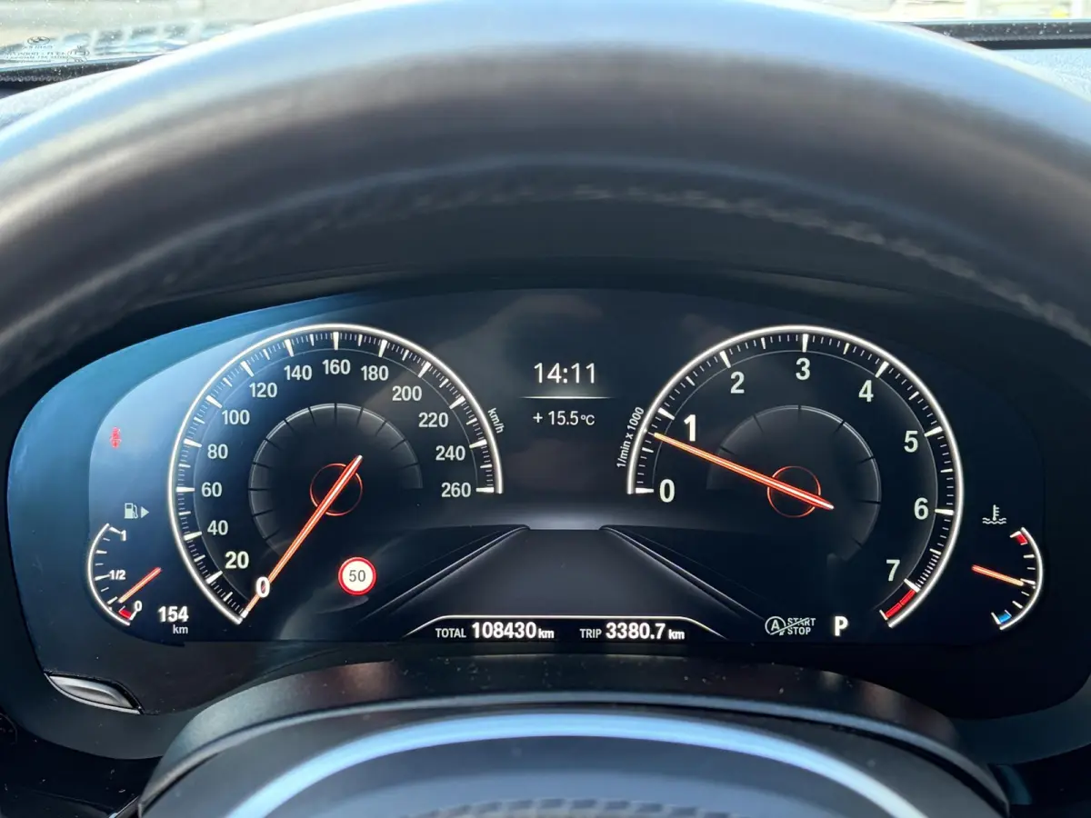520i High Executive / M-Sport Pakket / Automaat / Dealer-Onderhouden / Head-Up Display / Vol-Lederen Sportstoelen / Elektr.-Verstelbare Stoelen met Geheugen / Elektr.-Wegklapbare Trekhaak / 