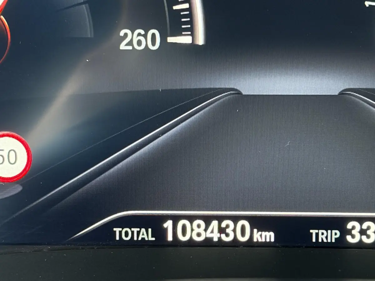 520i High Executive / M-Sport Pakket / Automaat / Dealer-Onderhouden / Head-Up Display / Vol-Lederen Sportstoelen / Elektr.-Verstelbare Stoelen met Geheugen / Elektr.-Wegklapbare Trekhaak / 