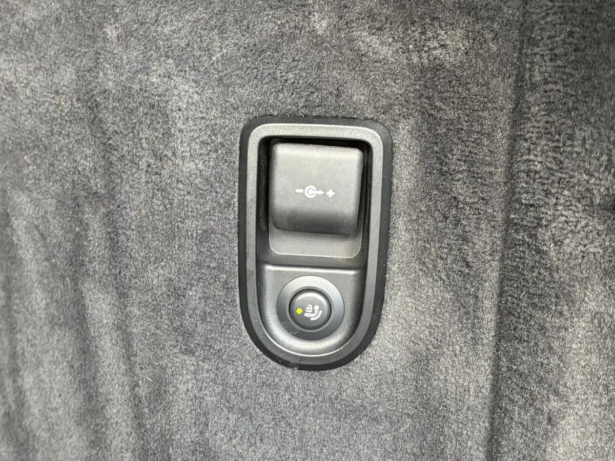 520i High Executive / M-Sport Pakket / Automaat / Dealer-Onderhouden / Head-Up Display / Vol-Lederen Sportstoelen / Elektr.-Verstelbare Stoelen met Geheugen / Elektr.-Wegklapbare Trekhaak / 