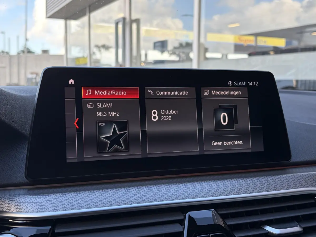 520i High Executive / M-Sport Pakket / Automaat / Dealer-Onderhouden / Head-Up Display / Vol-Lederen Sportstoelen / Elektr.-Verstelbare Stoelen met Geheugen / Elektr.-Wegklapbare Trekhaak / 